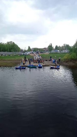 Красиво живописные лодки в  Холуе , фестиваль в Холуе