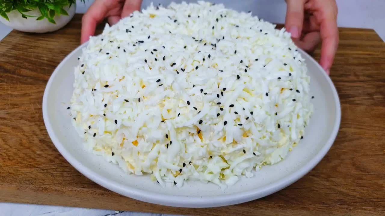 Потрясающе вкусный салат ПЕРВЫЙ СНЕГ! На праздничном столе вне конкуренции! смотреть онлайн