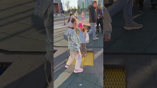 Влог:гуляю в сквере🌳 смотреть онлайн