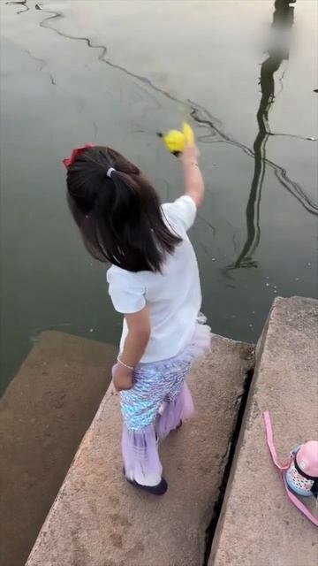 🎣Вот это улов! Юная рыбачка стала героиней китайских соцсетей