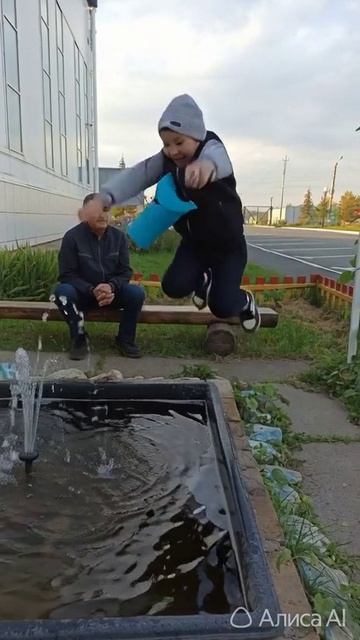Я прыгаю в фонтан. нейросеть