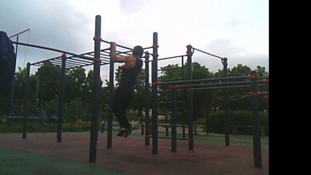 спорт тренировка на спортивной площадке