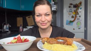 МУКБАНГ КАРТОФЕЛЬНОЕ ПЮРЕ,КРЫЛЫШКИ/САЛАТ/MUKBANG ЕДА ОБЖОР