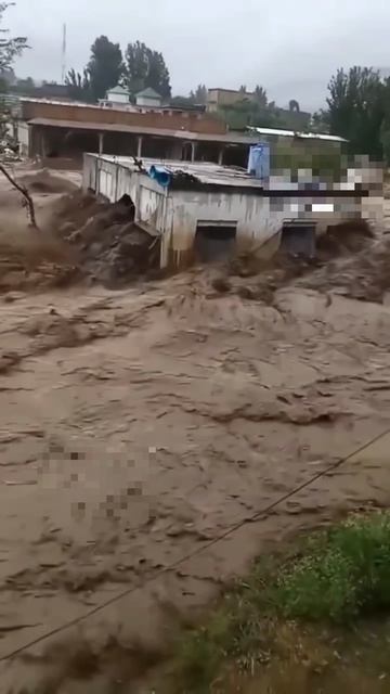 Наводнение в горах.