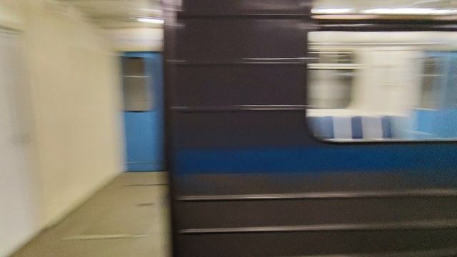 электропоезд 81-717.6 Номерной Шестерка на станции метро Краснопресненская