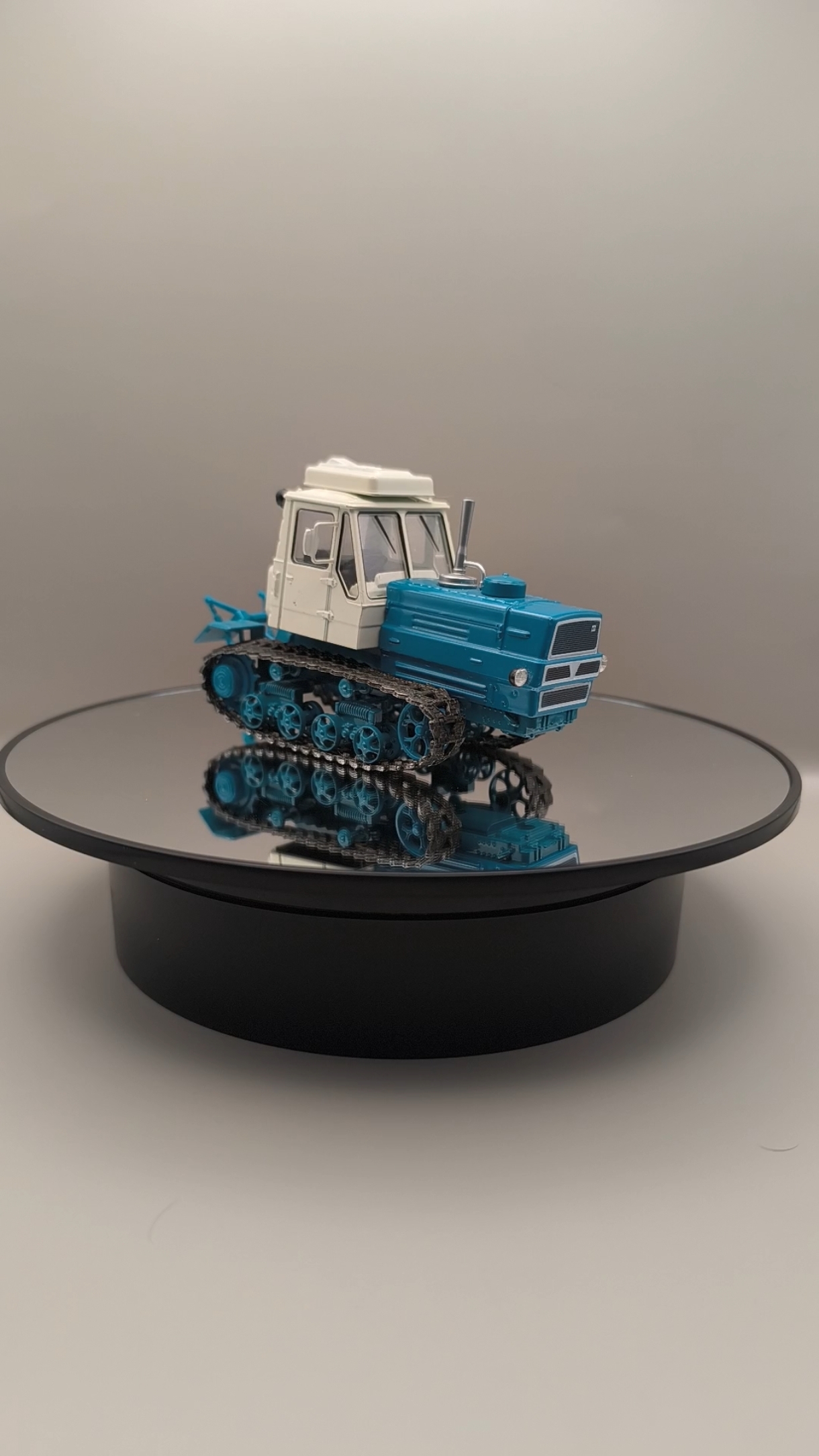 Гусеничный Трактор ХТЗ Т-150 1973 год 1:43 