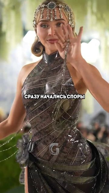 Сабрина Карпентер произвела фурор, появившись в платье Dior, полностью созданном из кинопленки!
