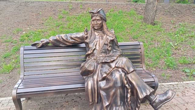 Баба-Яга отдыхает в Кисловодске🤗в Комсомольском парке.