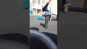 Я разбиваю бутылку