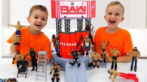 Влад и Никита играют с WWE Toys