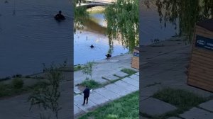 В Киеве мужчина, спасаясь от принудительной мобилизации, прыгнул в Русановский канал