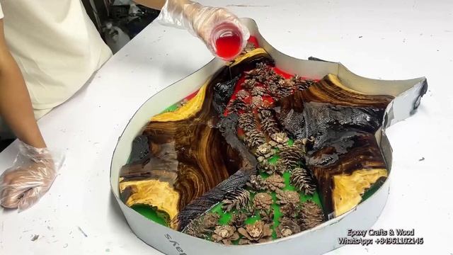 Деревянная ГИТАРА из ЭПОКСИДНОЙ СМОЛЫ и СОСНОВЫХ ШИШЕК