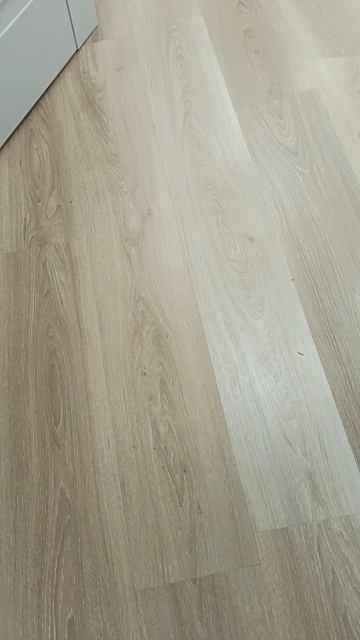 Что произойдёт, если мыть ламинат каждый день мокрой тряпкой...
