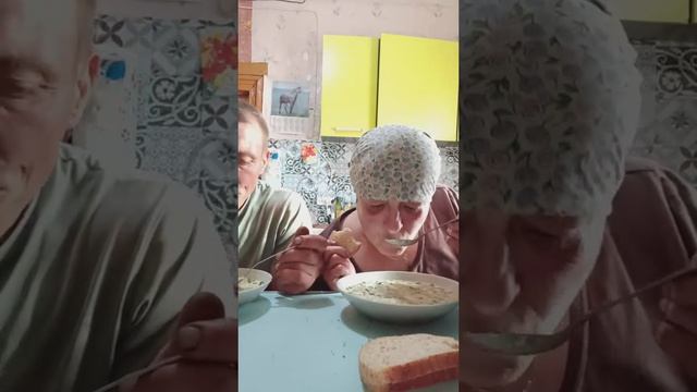 Марина Краюшкина и Вовка. Кушаем пельмени