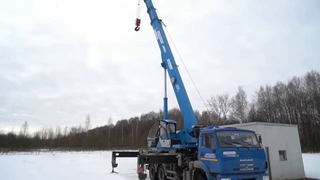 Ремонт трубы НКТ и демонтаж насоса Grundfos SP автокраном на производстве 🏗️🏭