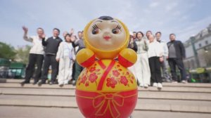 Русская неваляшка появилась на улицах Китая✨