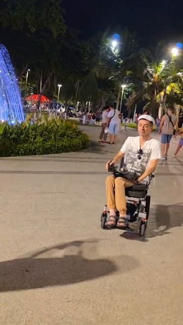 Caterwil во Вьетнаме🌴 Юрий Лaрин на нашей суперлегкой электроколяске #caterwil Ultra Lite