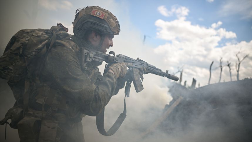 Славянск в клещах: российские войска подошли к городу на десять километров
