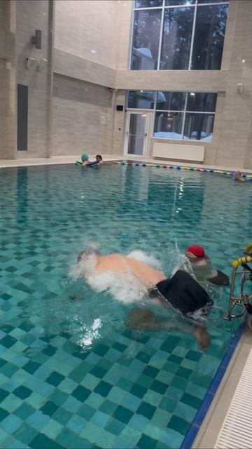 Ныряние с инвалидной коляски / Diving From A Wheelchair  
#бассейн #помощь #инвалиды #благодарность