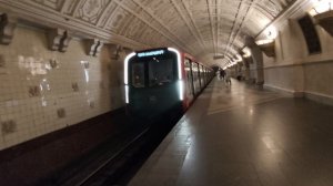 Москва 2026(81-775.2/776.2/777.2) прибывает на станцию Метро «Белорусская»