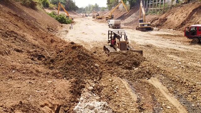 P4 UNSTOPPABLE： 100+ Heavy Machines Building A Massive Canal