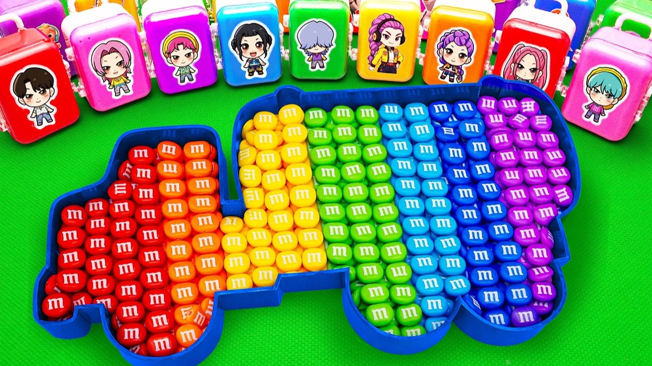 Делаем ванночку для грузовика из радужных бусин, смешивая слизь с глиняной раскраской Mystery Eggs