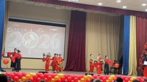 Выступление на сцене. Китайский новый год.