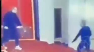 ‼️🇷🇺🔪Вооруженный ножами мужчина захватил трон российских императоров в «Эрмитаже»