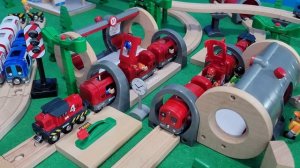 BRIO Wooden Trains — новый грузовой поезд. Видео для детей 🫶