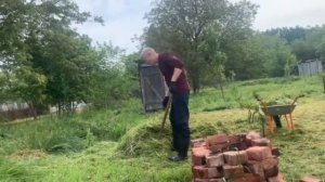 Брат ломает дом,качать мышцы надо в другом месте