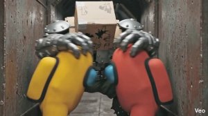 Action Among Us против Roblox
