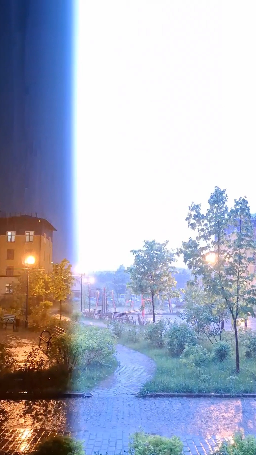 Молния рассекает небо: гроза во всей мощи⛈️Громовые раскаты и вспышки в ночи❤️🔥#май #дождь #молния