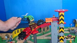 Деревянные поезда BRIO грузовая железная дорога и погрузочная станция 😊💕