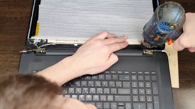 Колхозим петли ноута HP. Сломались петли. самый дешевый из надежных способов