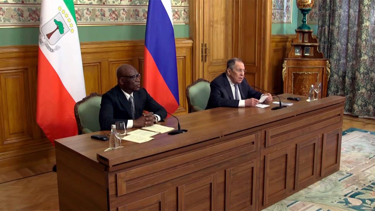 Сергей Лавров провел пресс-конференцию по итогам переговоров с коллегой из Экваториальной Гвинеи.