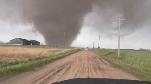 Небесный монстр: огромный торнадо пронесся близ Сент-Либори в Небраске.