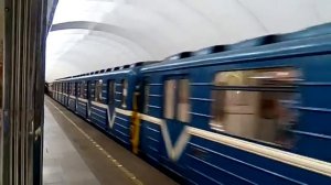 Петербургское метро. «Юбилейный» и Ем на станции «Академическая»