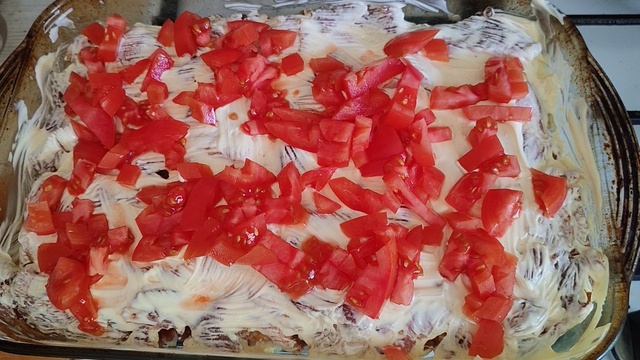 мясо под овощами по-французски готовлю на обед в деревне
