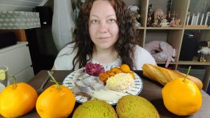 Мукбанг Селедка с картошкой, свекла с черносливом, салат «Мимоза», Халлабоны.