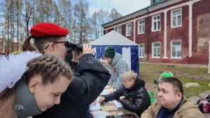 Проверить знания о войне, примерить парашютную систему, пройти «Школу разведчиков» и открыть сейф.