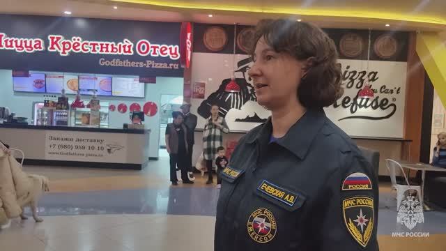 На Камчатке кинологи МЧС России продемонстрировали умения и навыки своих служебных собак