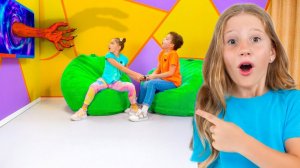 Настя с друзьями попали в игру. Веселые истории для детей