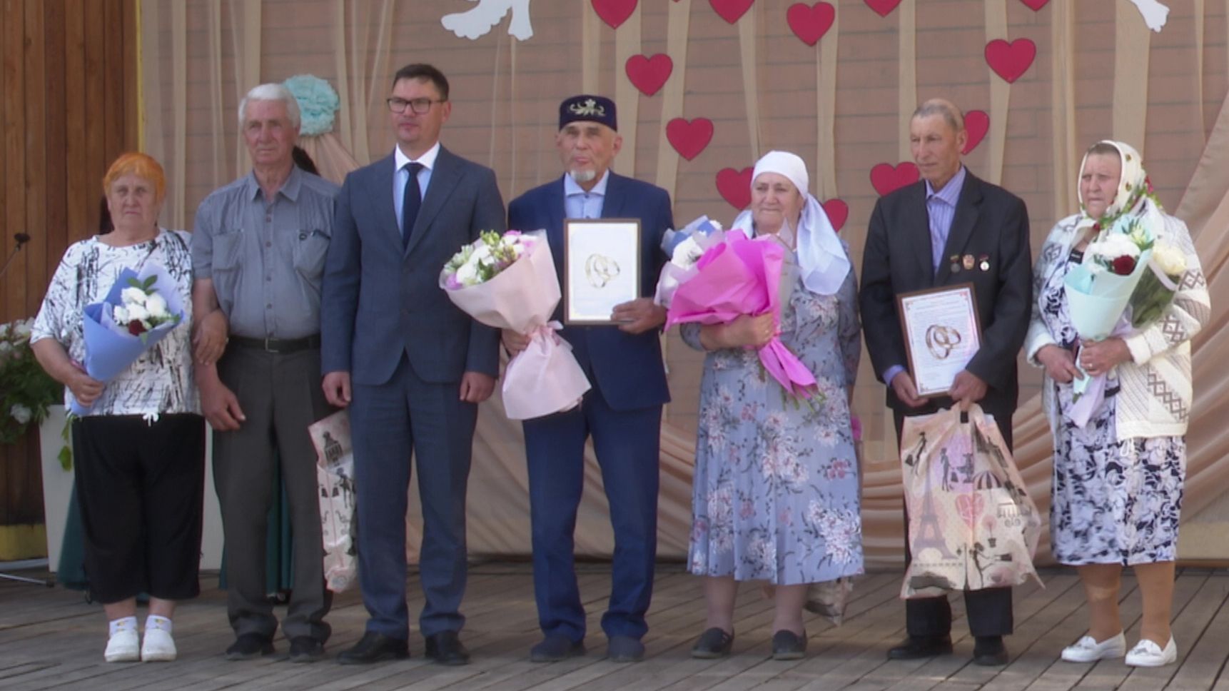 В Нурлате чествовали семейные пары, которые вместе уже полвека
