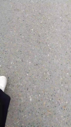 идём с подругой после школы