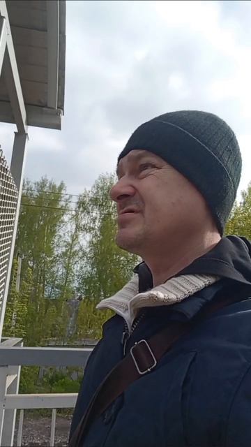 Из  Деревни выехал  жду электричку