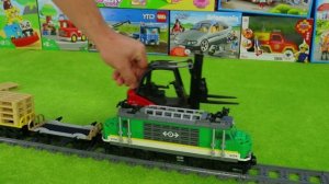 Поезд Lego City  Железная дорога, вилочный погрузчик Bruder и Lego  Эвакуатор