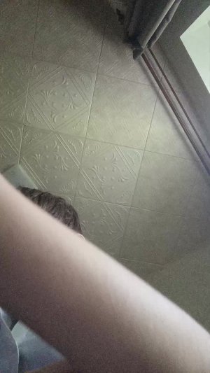 р