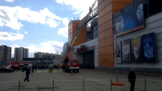 Спасение людей при пожаре Учения МЧС Санкт Петербург ТЦ Июнь 2014 год(1)