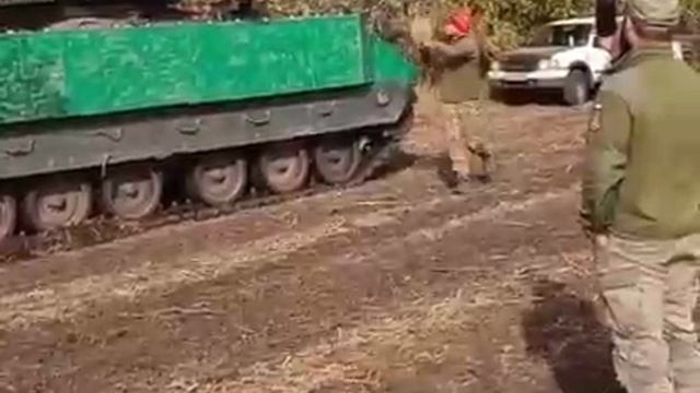 На Украине проводят шаманские обряды для освящения техники

Механики-бандеровцы решили использовать