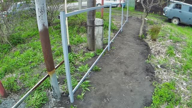 Продолжаем делать  забор.